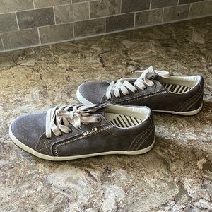 Taos Canvas Sneakers Tan/Gray Size 8.5
